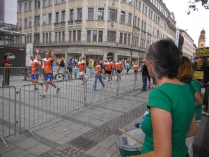 +2013-06-23 Go-Brazil Stadtlauf München (7)