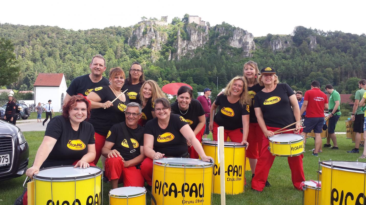 Pica-Pau bei einer Geburtstagsüberraschung