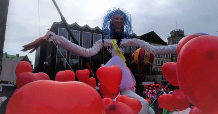 Luana, Königin der Herzen beim Sambakarneval